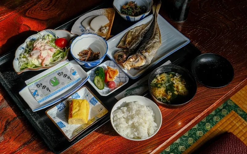 東京でランチにご飯おかわり無料のお店まとめ2026年版|一人でも入りやすいチェーン店中心