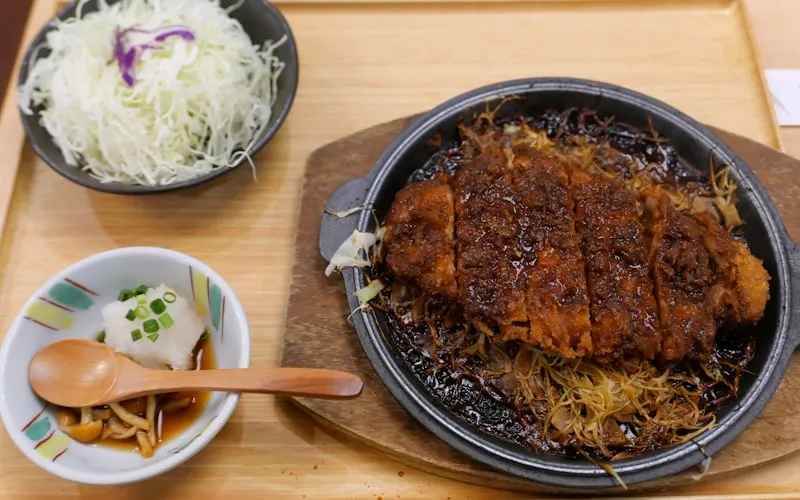 とんかつ屋でご飯おかわり無料は当たり前?主要チェーン比較まとめ